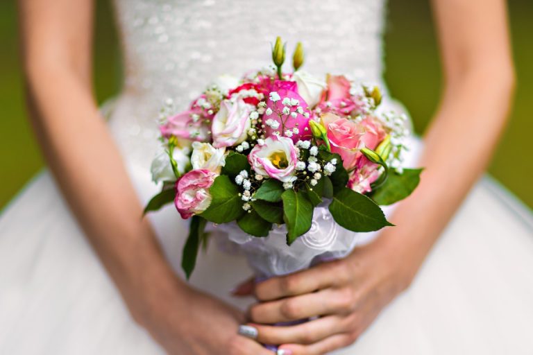 garden wedding flower arrangement personalized touches