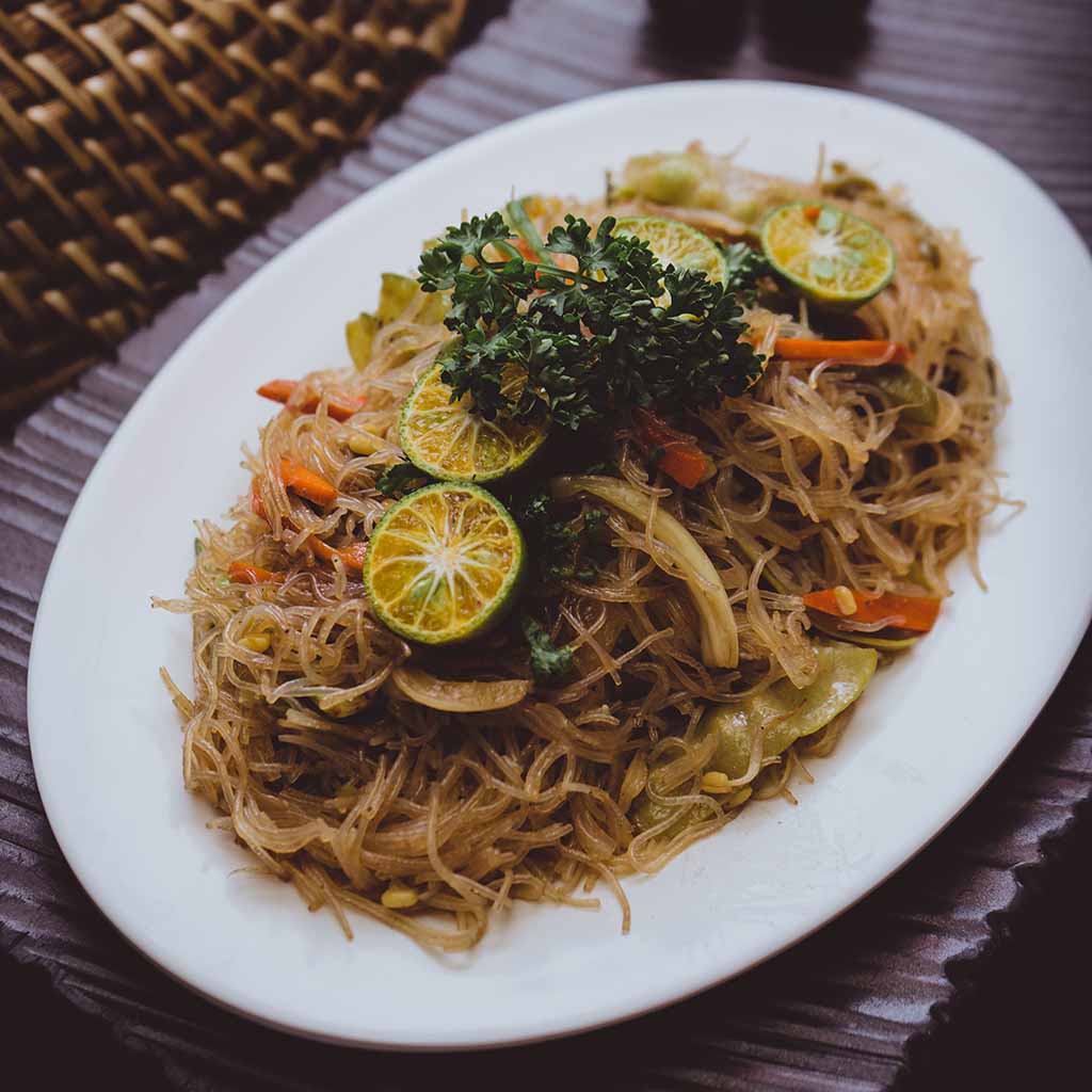 pancit-canton-chinese-new-year-foods