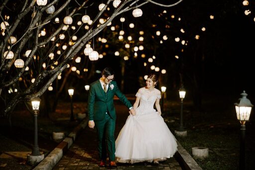 light-of-love-plan-intimate-wedding-enjoy-moment