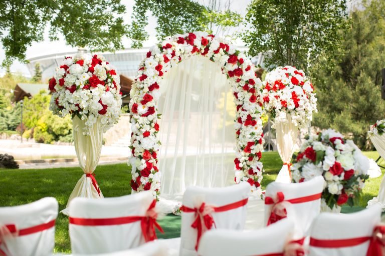 Setting the Theme and Decor