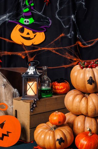 Stunning Decor for a Spooky Yet Stylish Atmosphere