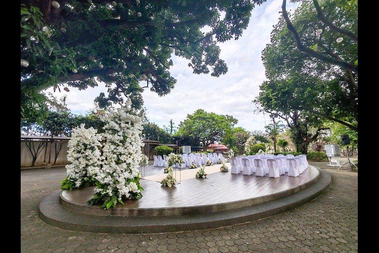 the-importance-of-lighting-in-event-keep-guests-engaged-with-themed-entertainment