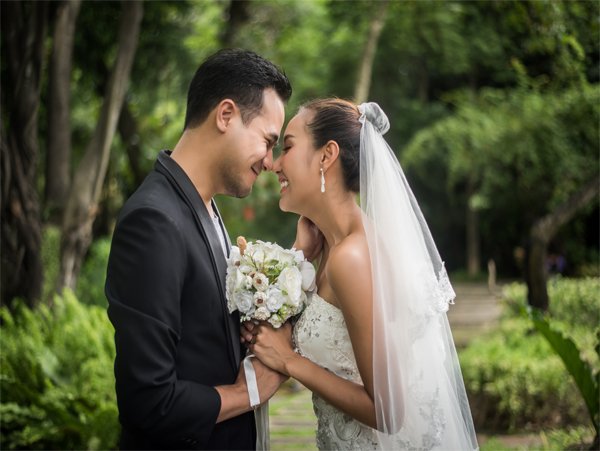 intimate-wedding-weekday