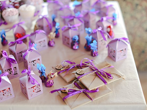 Premium giveaways and souvenirs for weekday events